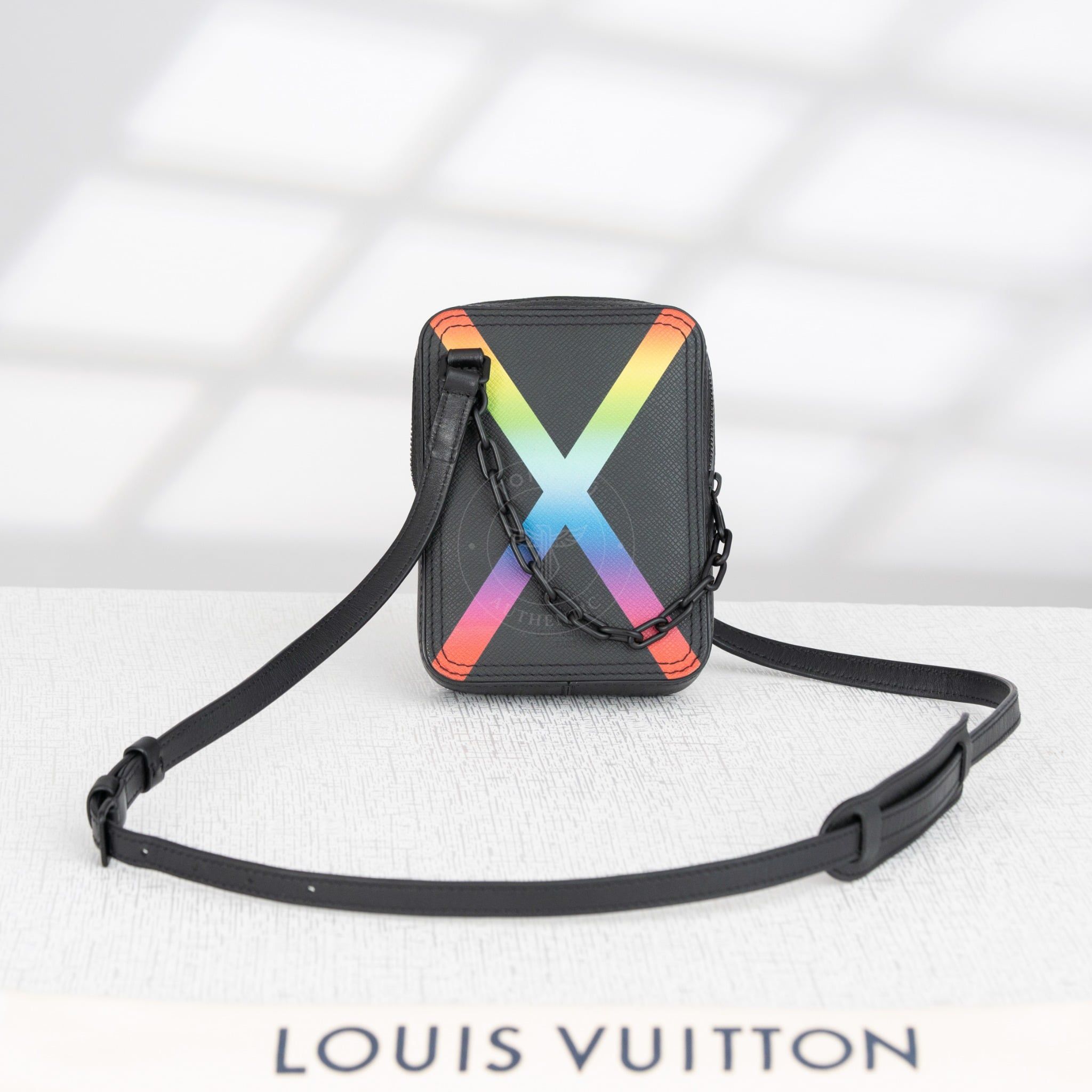 Túi đeo Louis Vuitton Virgil Abloh Rainbow Danube Messenger Black Taiga size 17