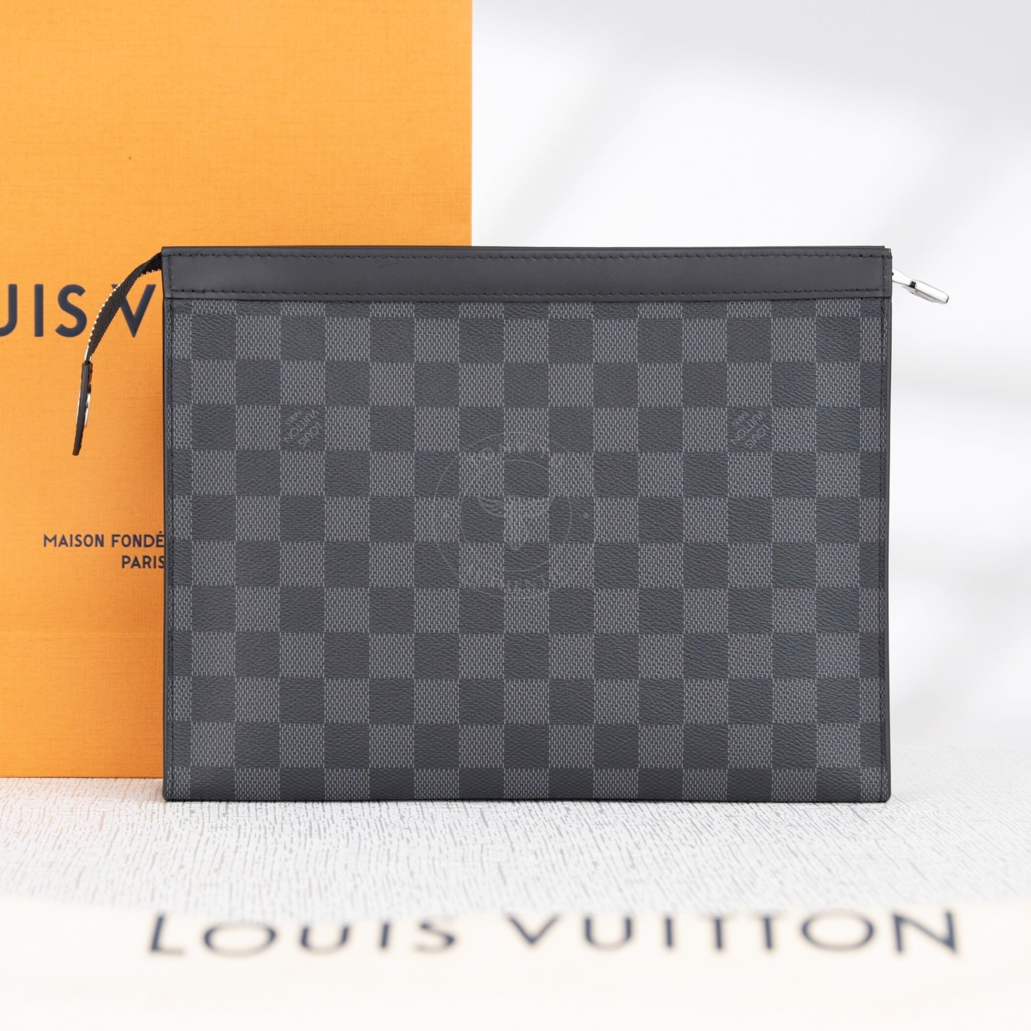 Clutch Louis Vuitton Pochette Voyage MM Damier Graphite size 27