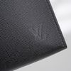 Clutch Louis Vuitton Pochette Voyage MM Noir Taiga (Đen) size 27