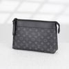 Clutch Louis Vuitton Souple Voyage Monogram Eclipse