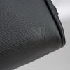 Clutch Louis Vuitton Dopp Kit Noir Taiga size 20