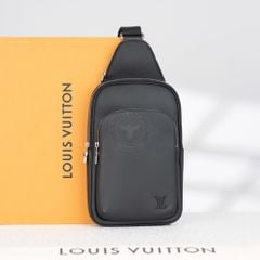 Túi đeo Louis Vuitton Avenue Slingbag Noir Taiga Size 31 (New SS, Code chip)