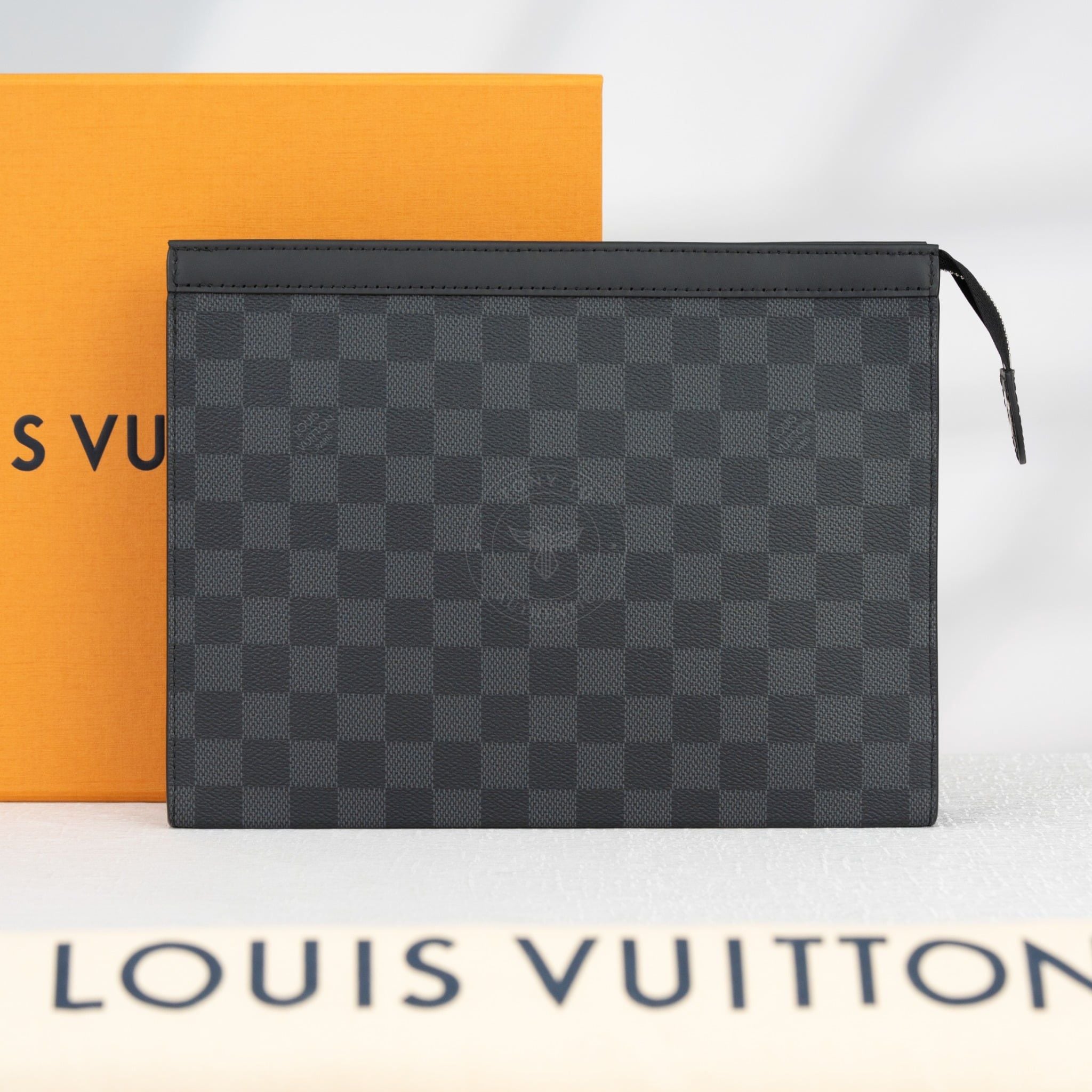 Clutch Louis Vuitton Pochette Voyage MM Damier Graphite size 27