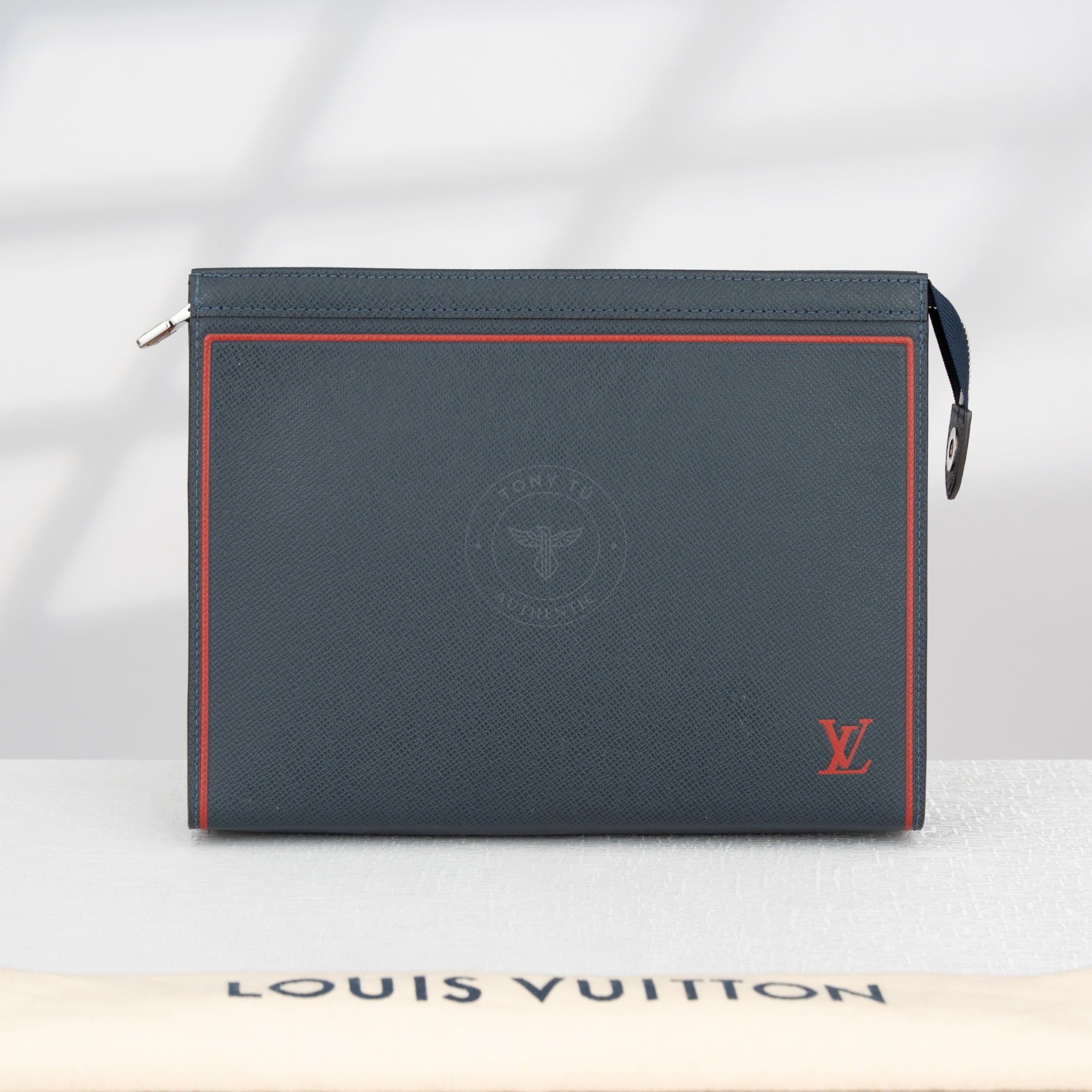 Clutch Louis Vuitton Pochette Voyage Navy/Red (Đỏ/xanh Midnight)