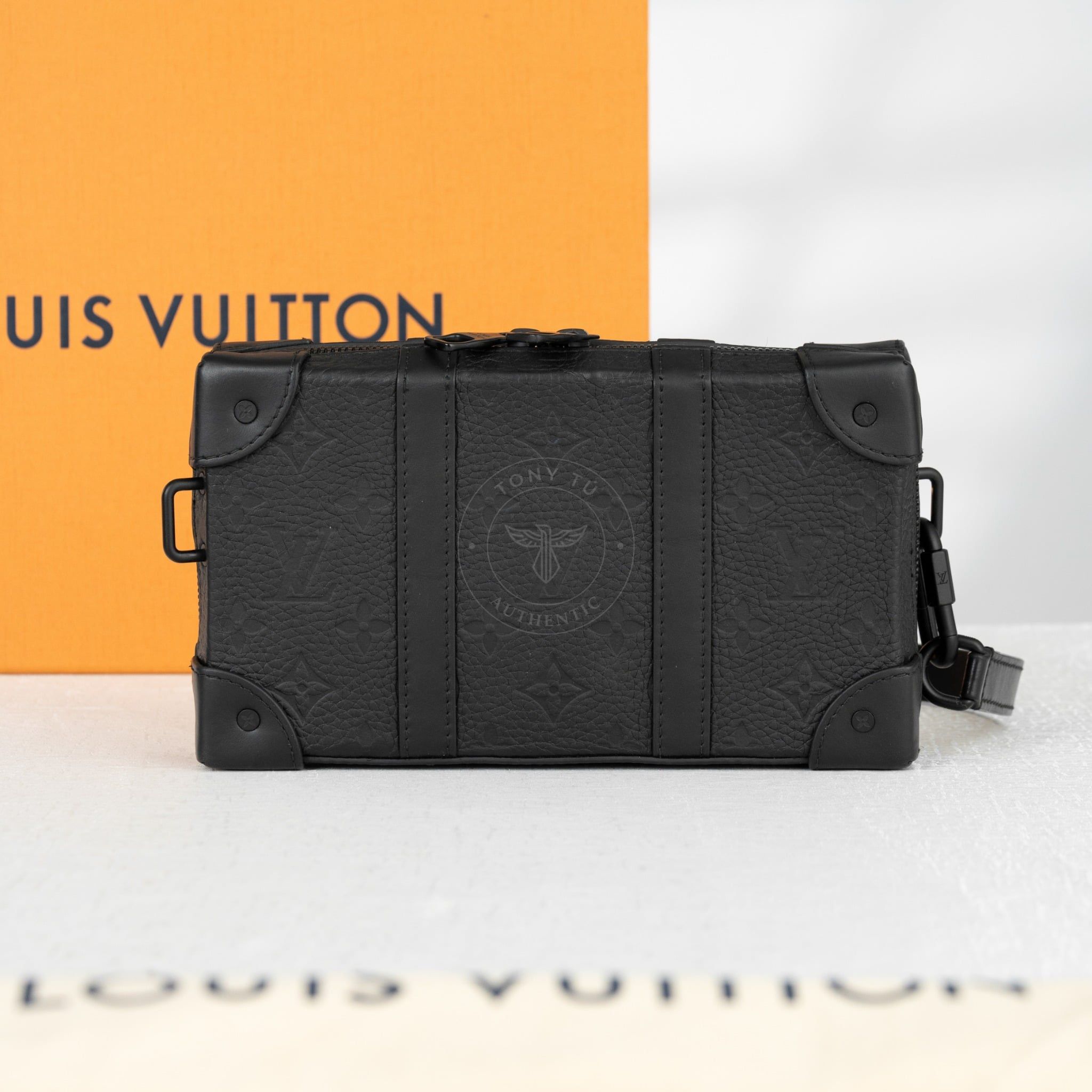 Túi đeo Louis Vuitton Soft Trunk Monogram Taurillon