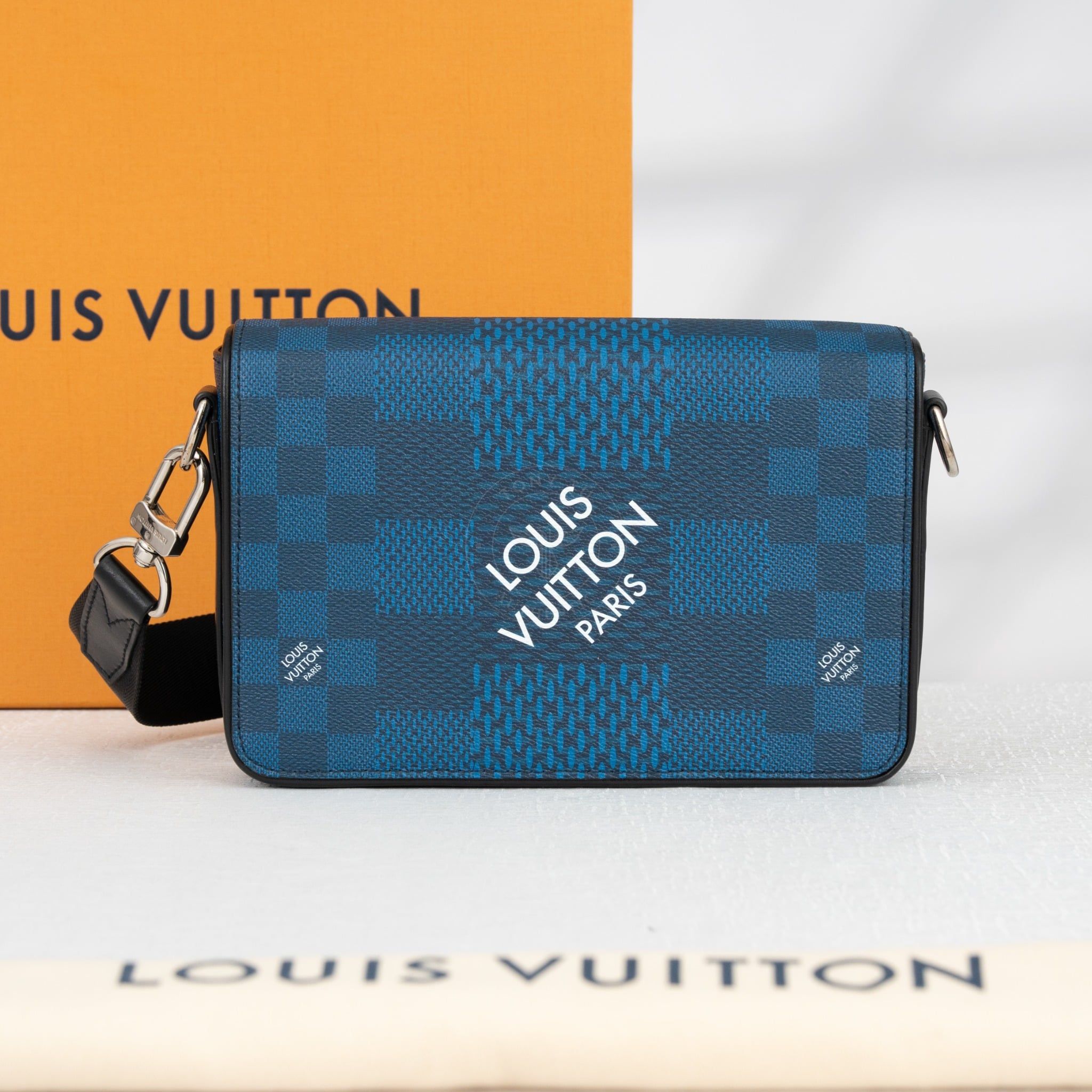 Túi đeo chéo Louis Vuitton Studio Messenger Giant Damier (Blue) size 23