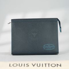 Clutch Louis Vuitton “Articles De Voyage” MM Noir Taiga (Đen/Navy Rim)