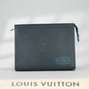 Clutch Louis Vuitton “Articles De Voyage” MM Noir Taiga (Đen/Navy Rim)