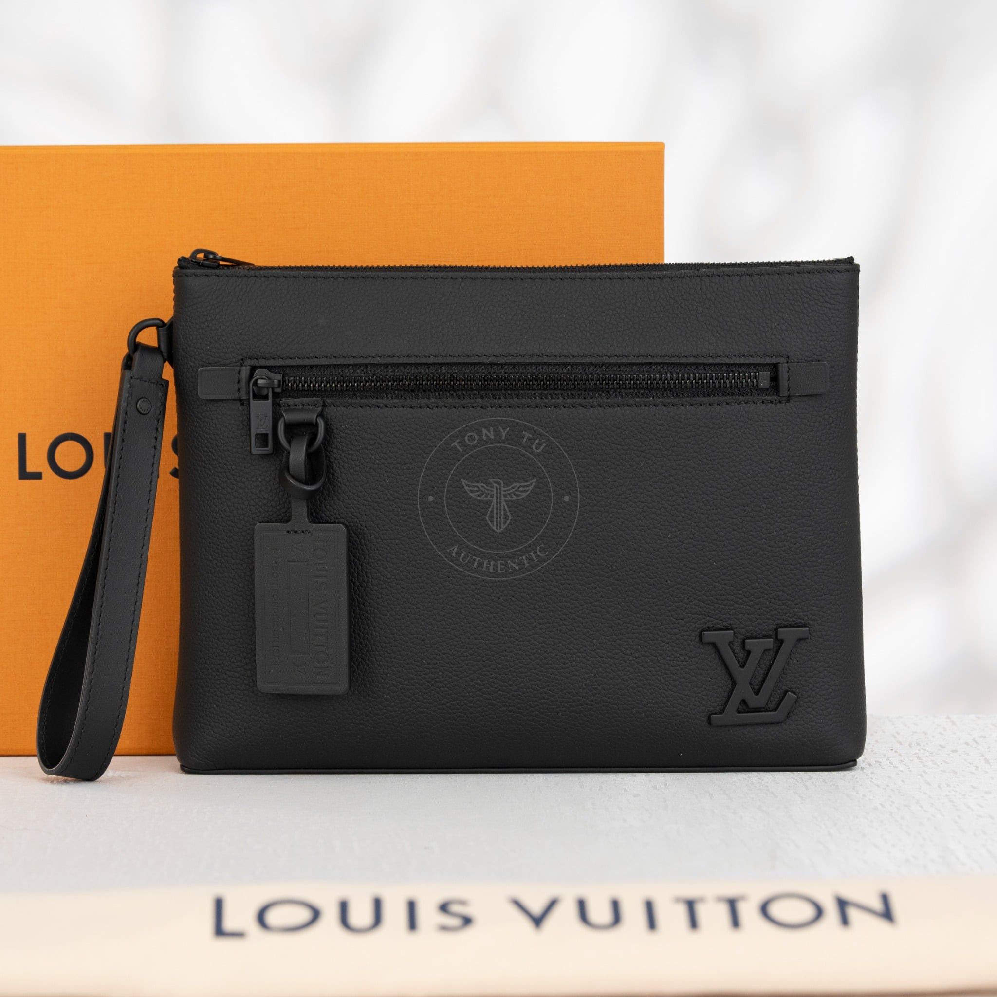 Clutch/ Pouch Louis Vuitton Takeoff Aerogram (Đen) size 30