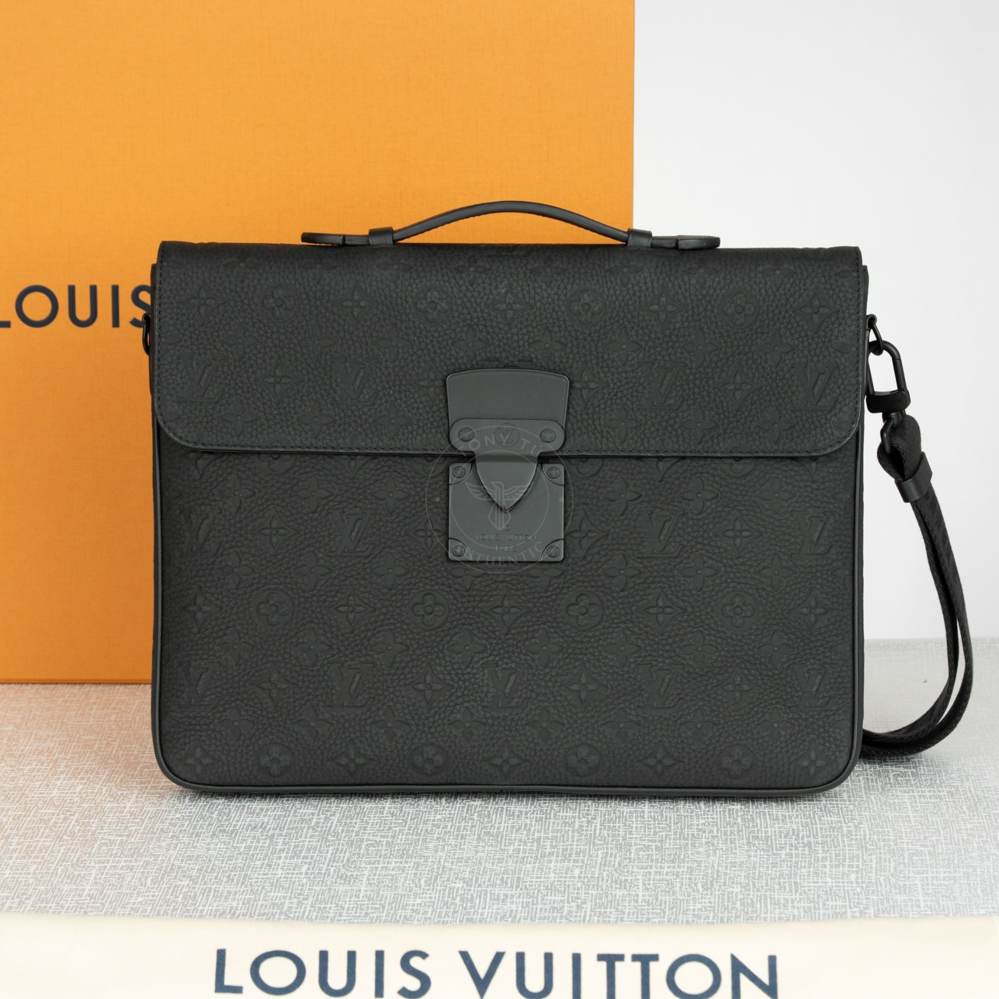 Cặp tài liệu Louis Vuitton S-Lock Monogram Taurillon G90 size 38 (NEW SS - Code Chip)