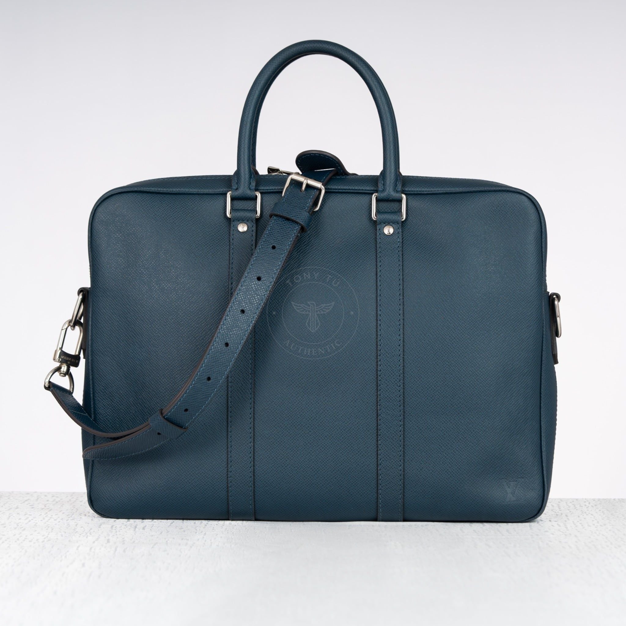 Cặp tài liệu Louis Vuitton Porte-Document Voyage Navy Taiga size 36