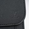 Clutch Louis Vuitton Belaia Noir Taiga size 25