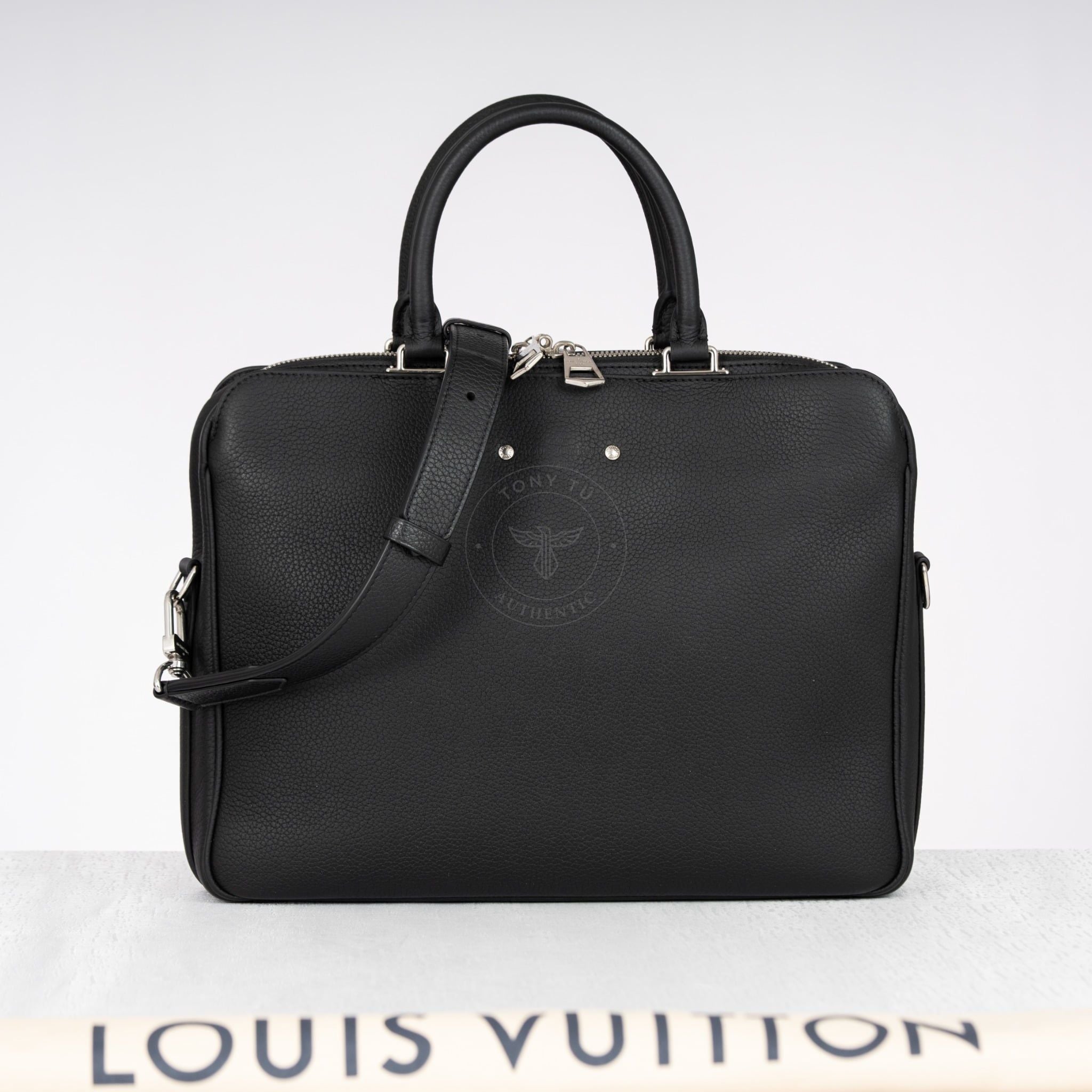 Cặp tài liệu Louis Vuitton Armand Noir Taurillon size 38