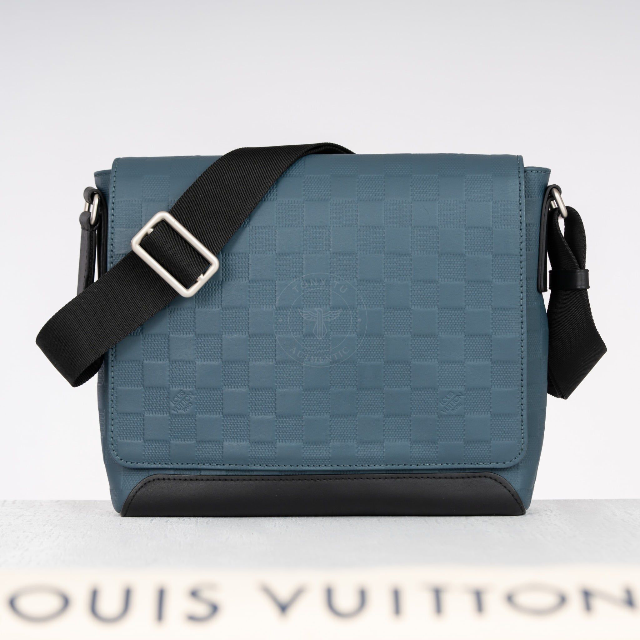 Túi đeo Louis Vuitton Damier Infini District Messenger PM Size 26 (Navy)