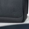 Túi đeo Louis Vuitton Roman PM Messenger Black Taiga size 26