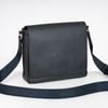 Túi đeo Louis Vuitton Roman PM Messenger Black Taiga size 26
