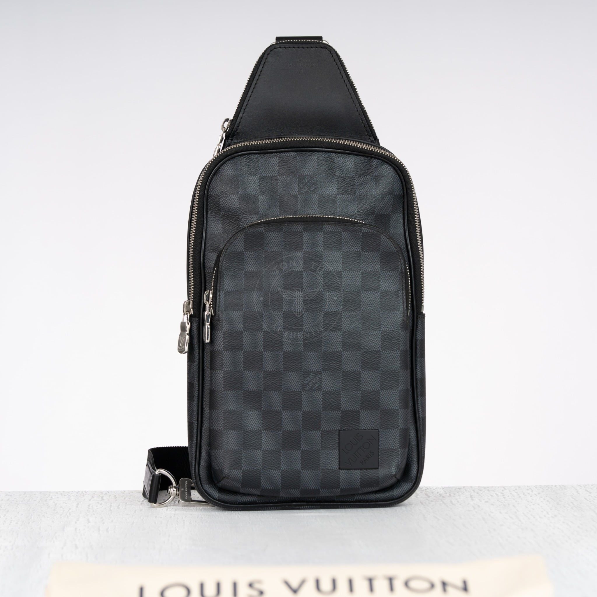 Túi đeo Louis Vuitton Avenue Sling Bag Damier Graphite (NEW SS) size 30