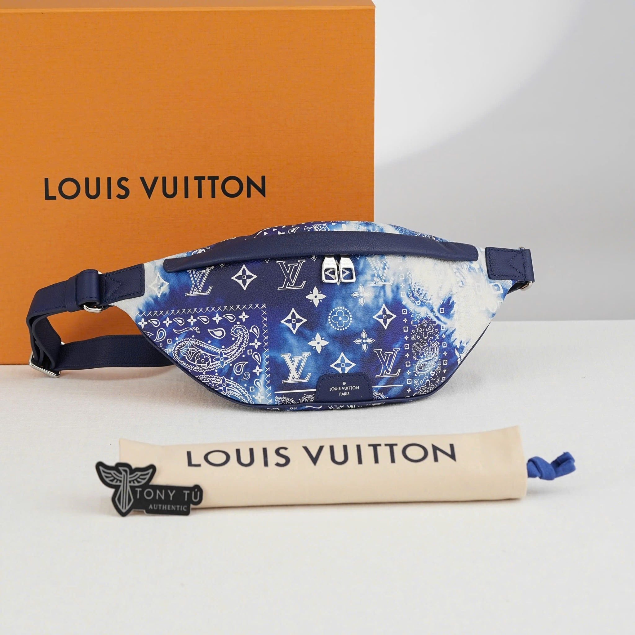 Túi đeo Louis Vuitton Discovery Bandana Blue Monogram Cowhide size 39