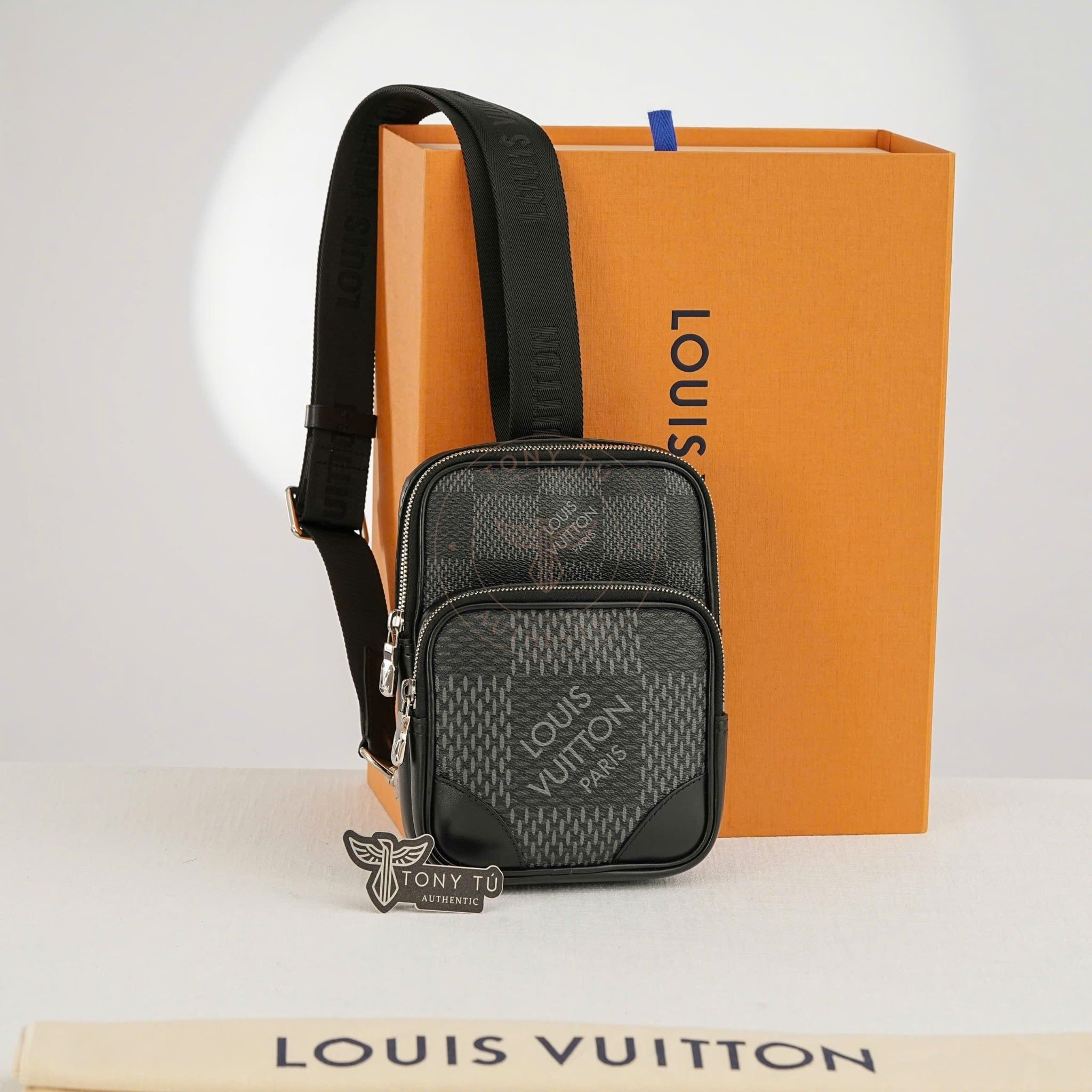 Túi đeo chéo Louis Vuitton Damier Graphite Amazon size 21