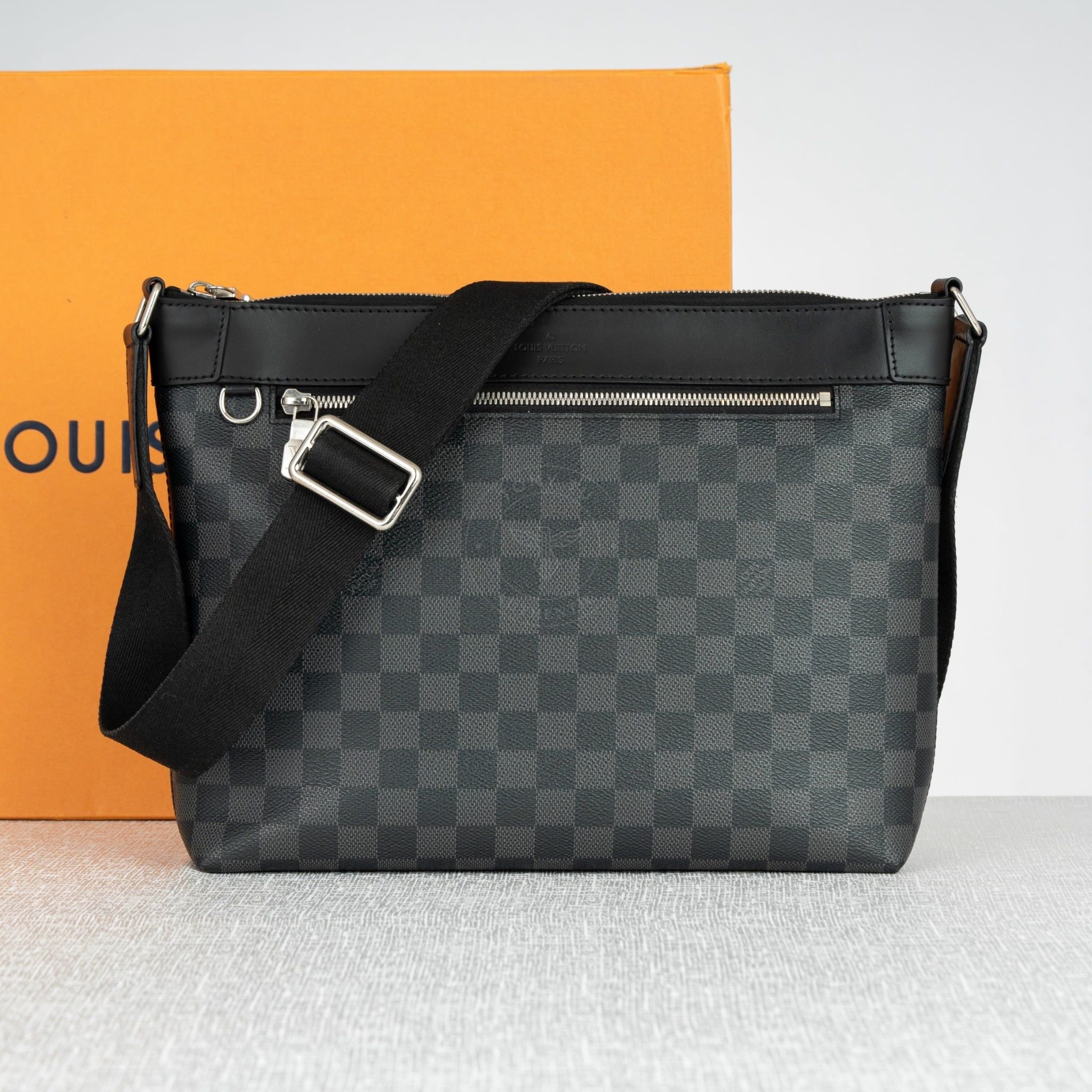 Túi đeo Louis Vuitton Mick MM Messenger Damier Graphite size 30