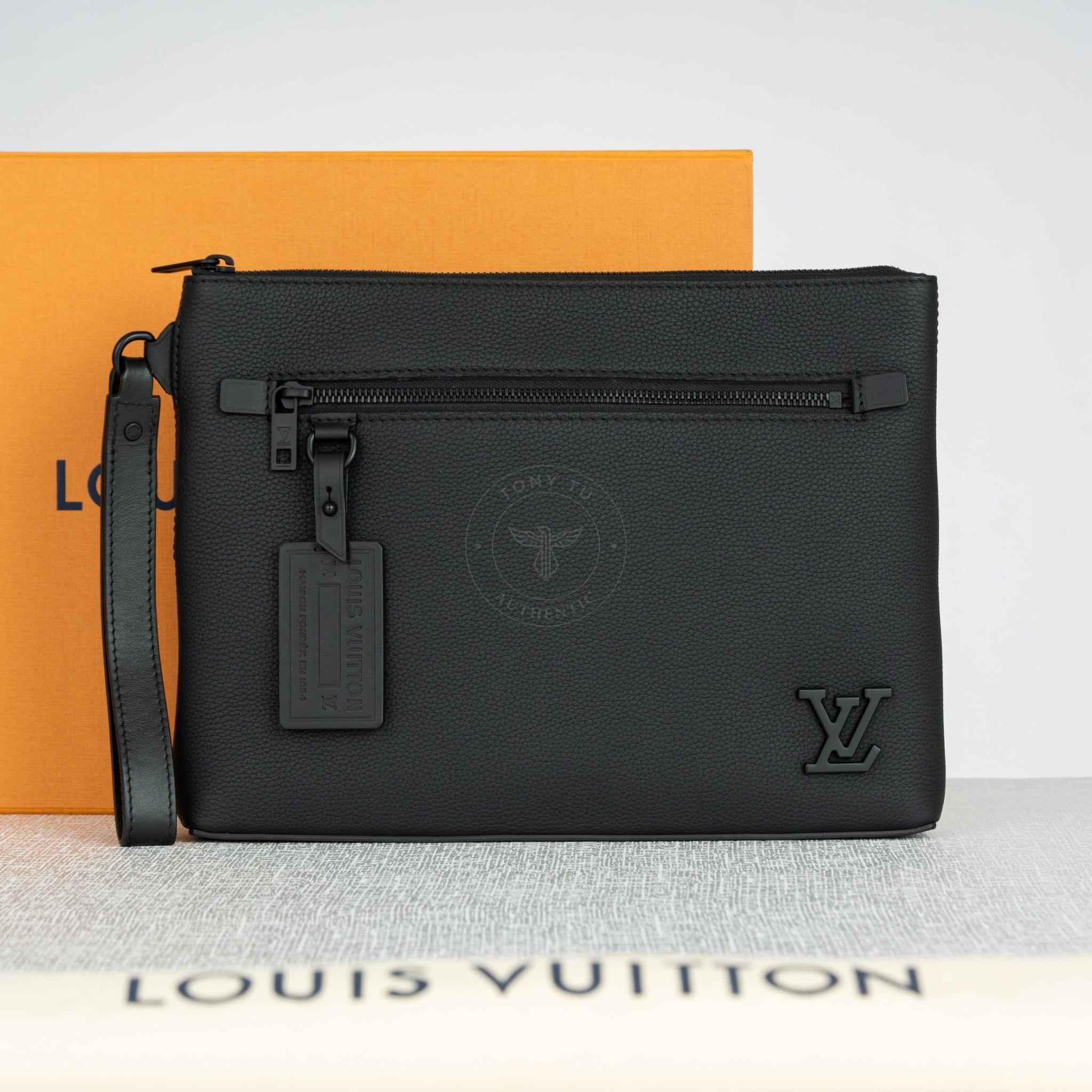 Clutch/ Pouch Louis Vuitton Takeoff Aerogram (Đen) size 30