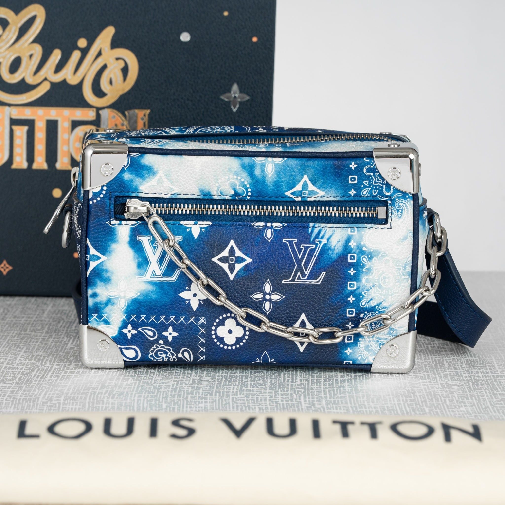 Túi đeo Louis Vuitton Mini Soft Trunk Monogram Bandana size 18 (Limited)