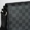 Túi đeo Louis Vuitton District Messenger Damier Graphite PM Size 25