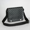 Túi đeo Louis Vuitton District Messenger Damier Graphite PM Size 25