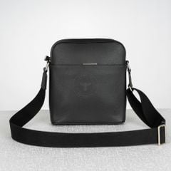 Túi đeo Louis Vuitton Pochette District Noir Taiga Size 23