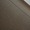 Clutch Louis Vuitton Belaia Brown Taiga size 24