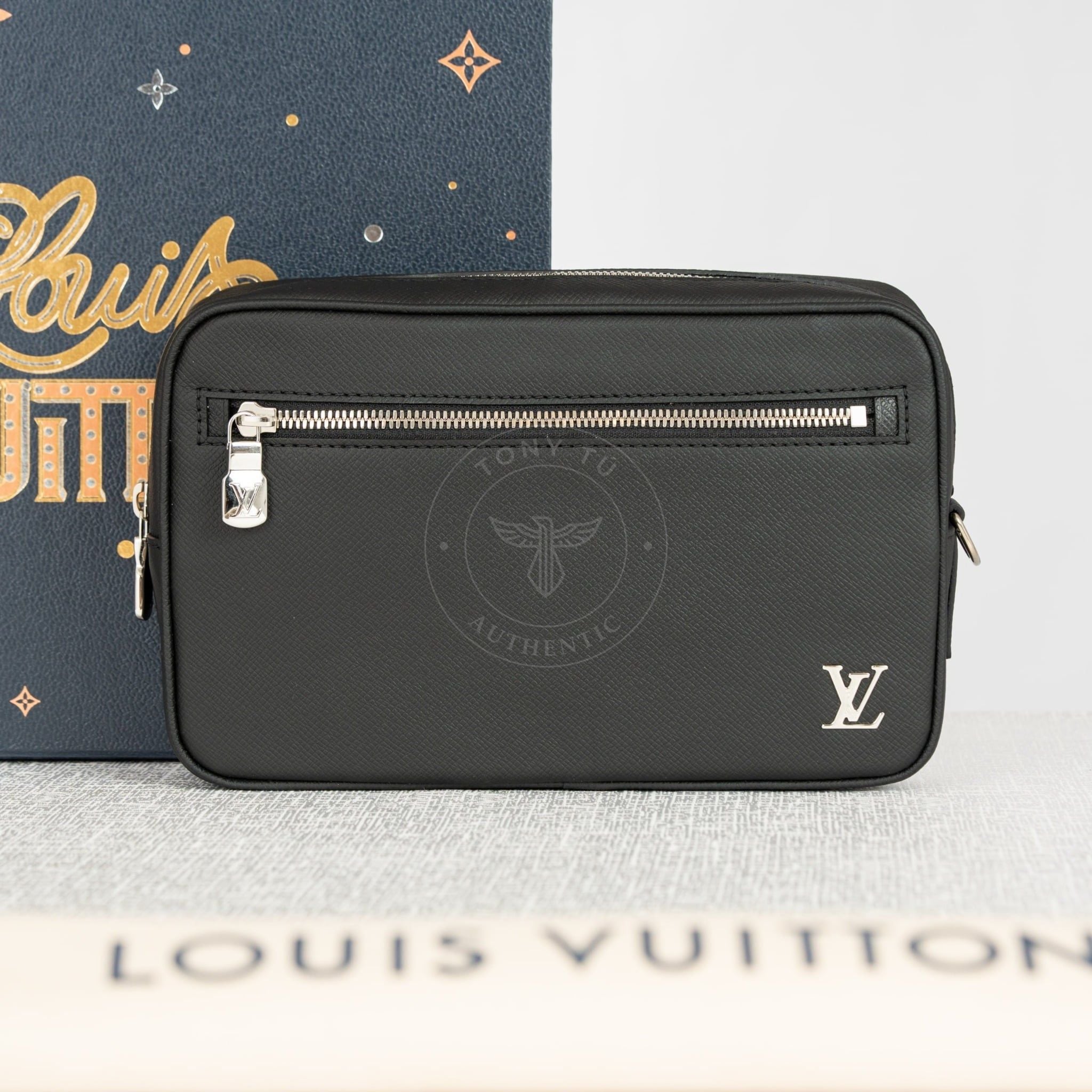 Clutch Louis Vuitton Kasai Noir Taiga (Đen) size 24