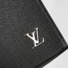 Clutch Louis Vuitton Voyage MM Noir Taiga (New SS - Code Chip) size 27