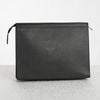 Clutch Louis Vuitton Voyage MM Noir Taiga (New SS - Code Chip) size 27