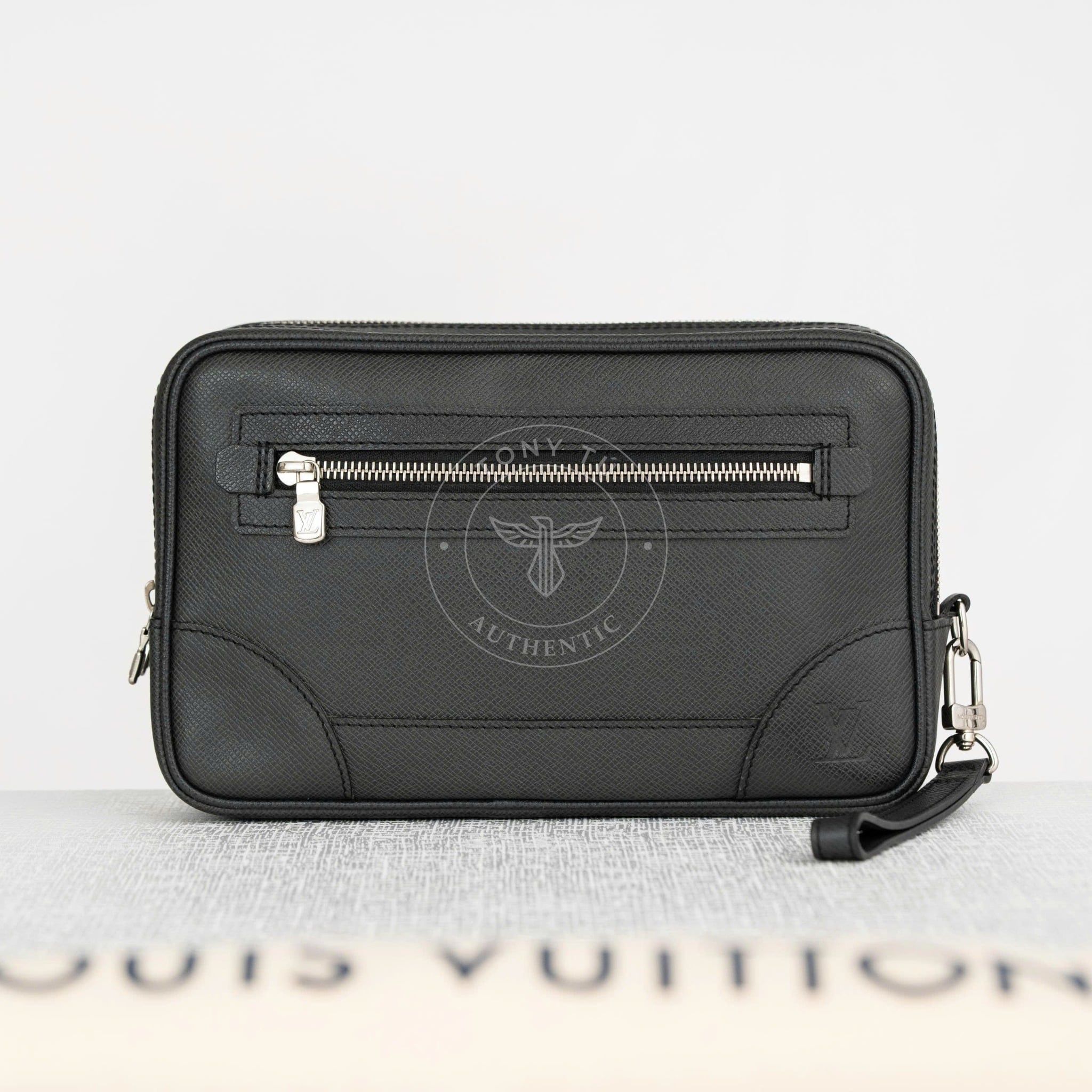 Clutch Louis Vuitton Pavel Noir Taiga size 25