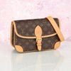 Túi đeo Louis Vuitton Diane PM Monogram Ebene size 24