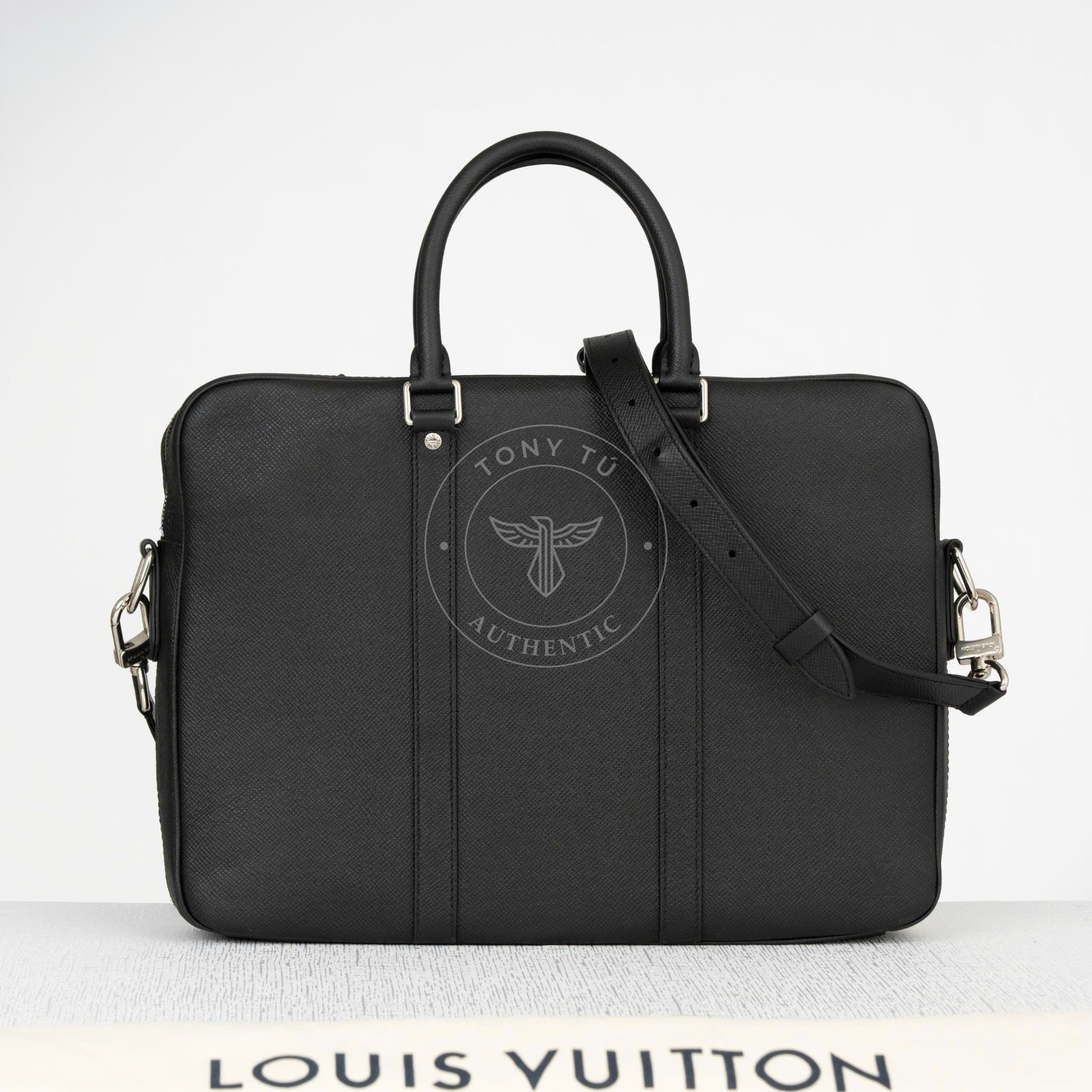 Cặp tài liệu Louis Vuitton Porte-Document Voyage Noir Taiga size 36