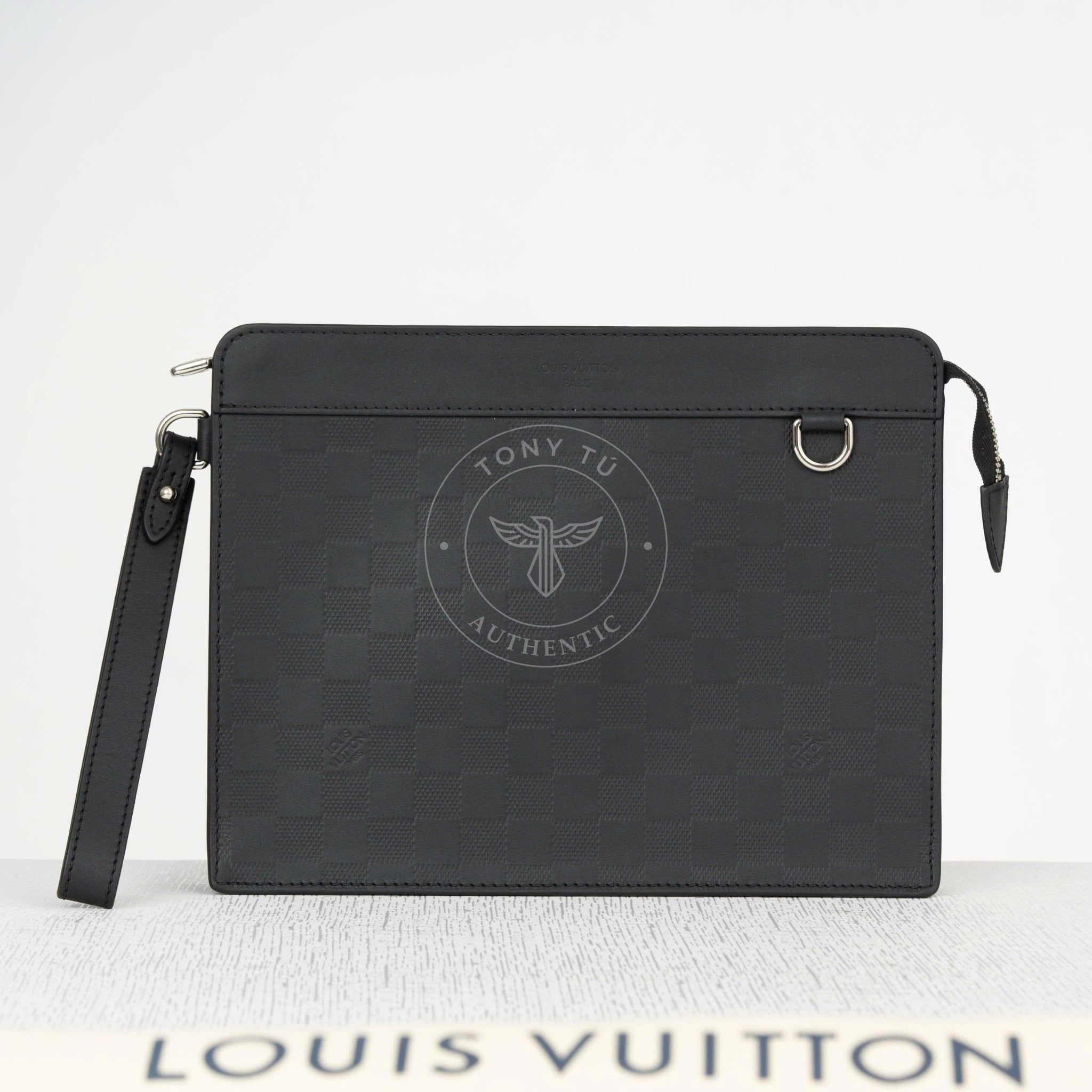 Clutch Louis Vuitton Standing Pochette Damier Infini (Đen)