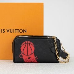 Clutch Louis Vuitton x NBA Cloakroom Dopp Kit Monogram Shadow (Limited) size 23