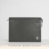 Clutch Louis Vuitton Voyage MM Noir Taiga (New SS - Code Chip) size 27