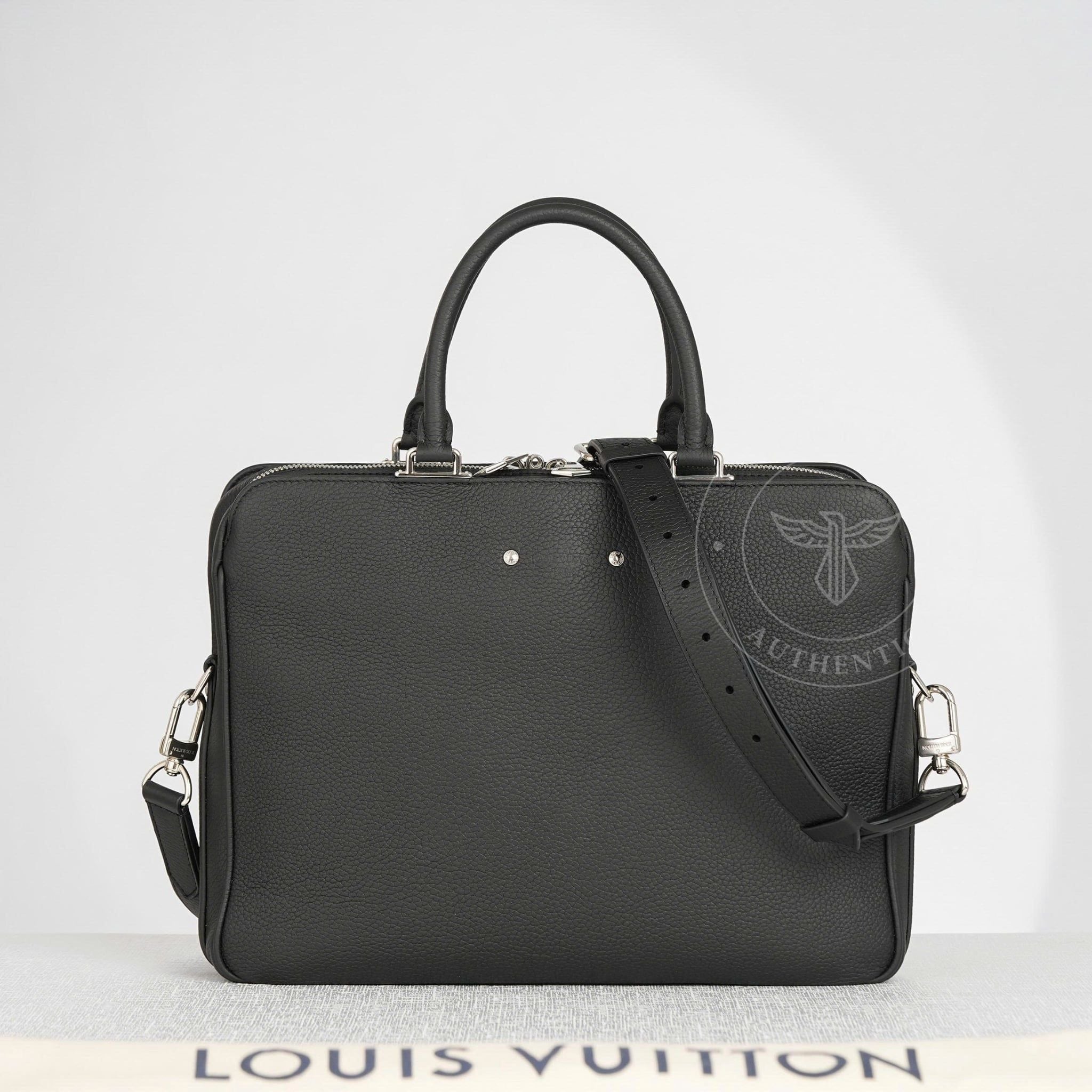 Cặp tài liệu Louis Vuitton Armand Noir Taurillon size 38