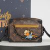 Túi Louis Vuitton Mini Soft Trunk Cartoon LV Friends Monogram size 18