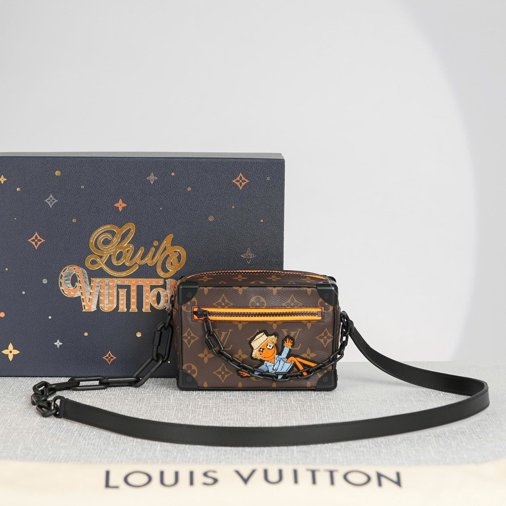 Túi Louis Vuitton Mini Soft Trunk Cartoon LV Friends Monogram size 18