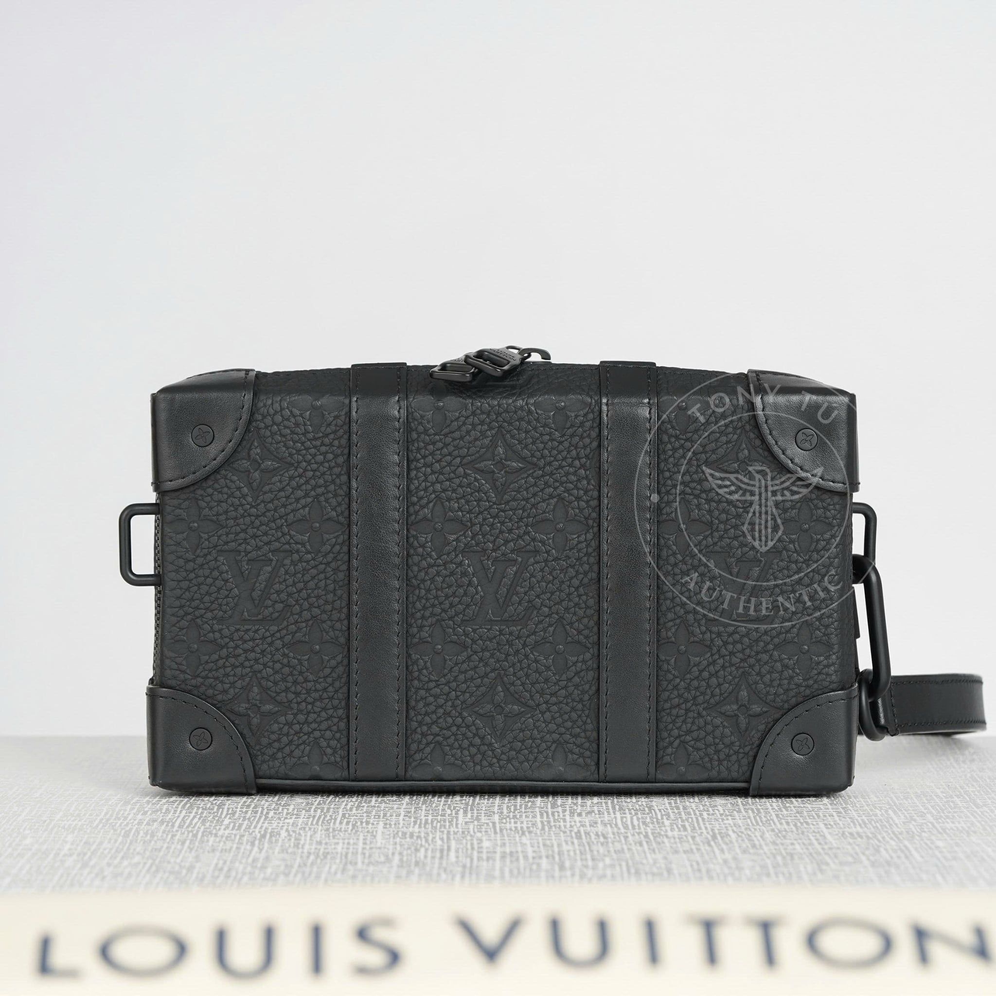 Túi đeo Louis Vuitton Soft Trunk Monogram Taurillon size 22