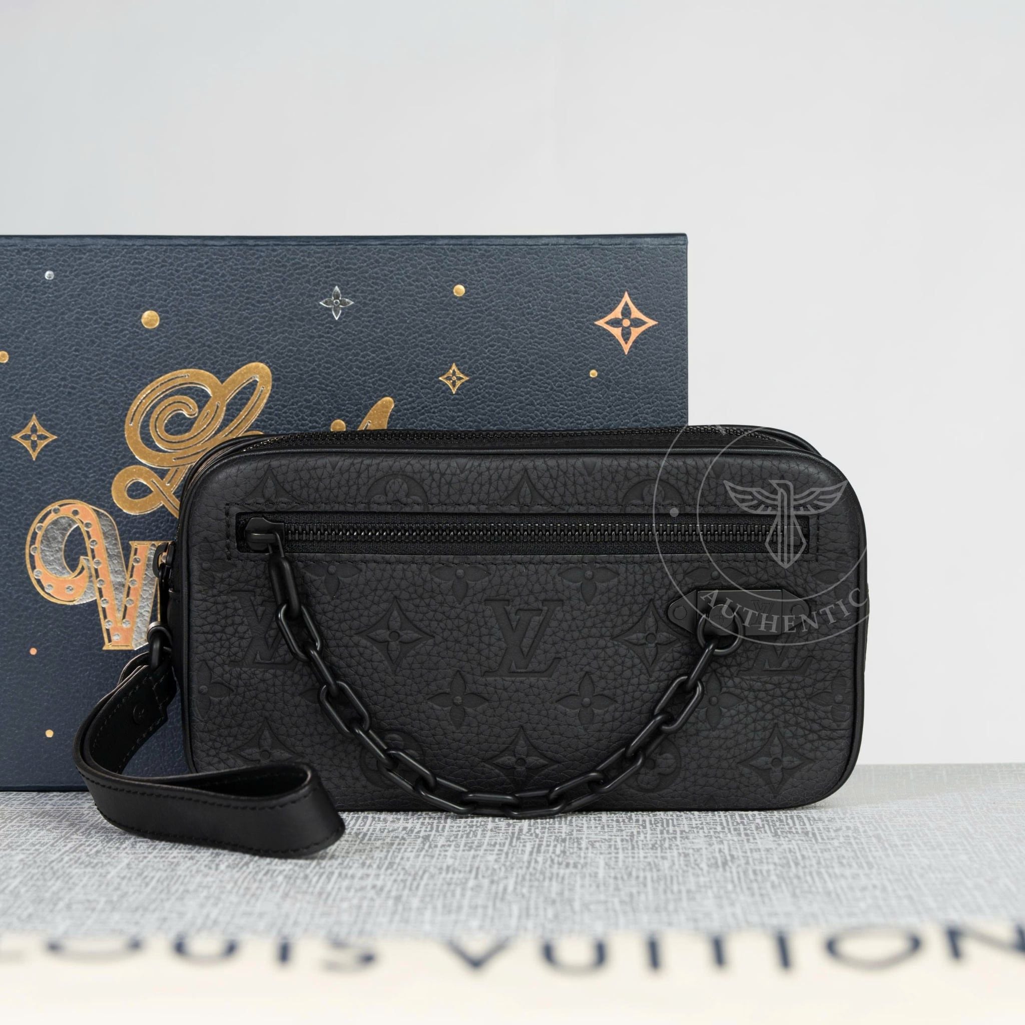 Clutch/ Túi đeo Louis Vuitton Volga Taurillon Monogram Shadow