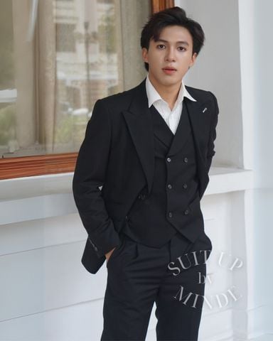 Bộ vest nam đen kèm ghile VESTNAM