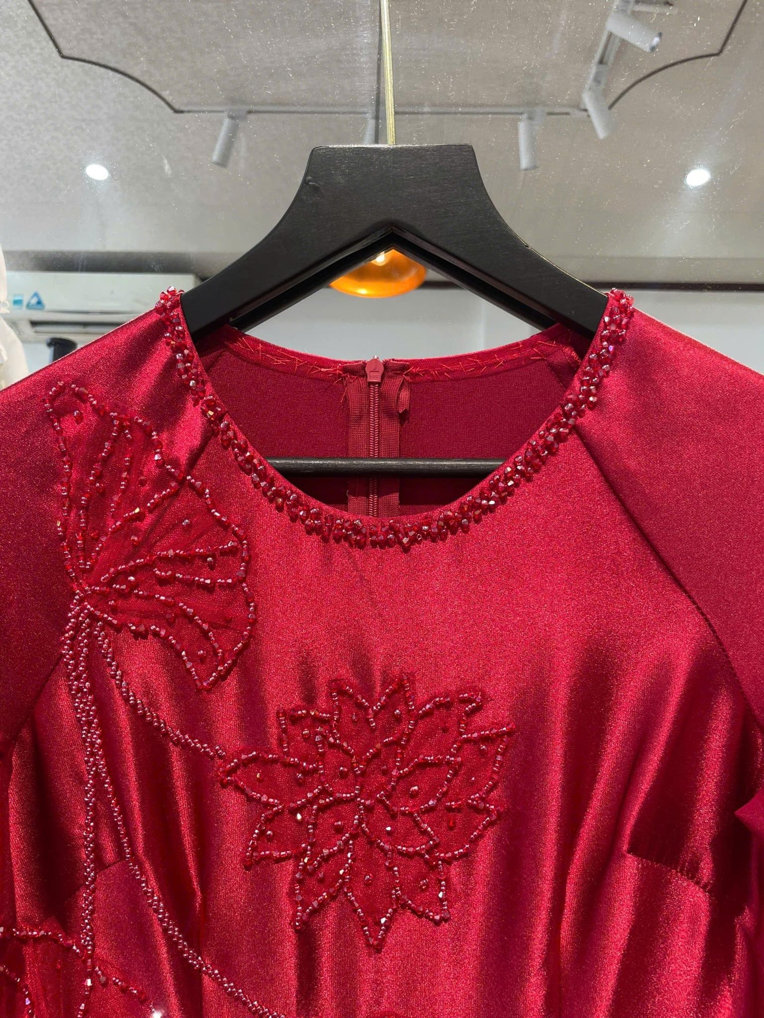 Áo Dài Nữ Cổ Thuyền Đính Kết Hoa Sen MADAME ĐÀO THỊ