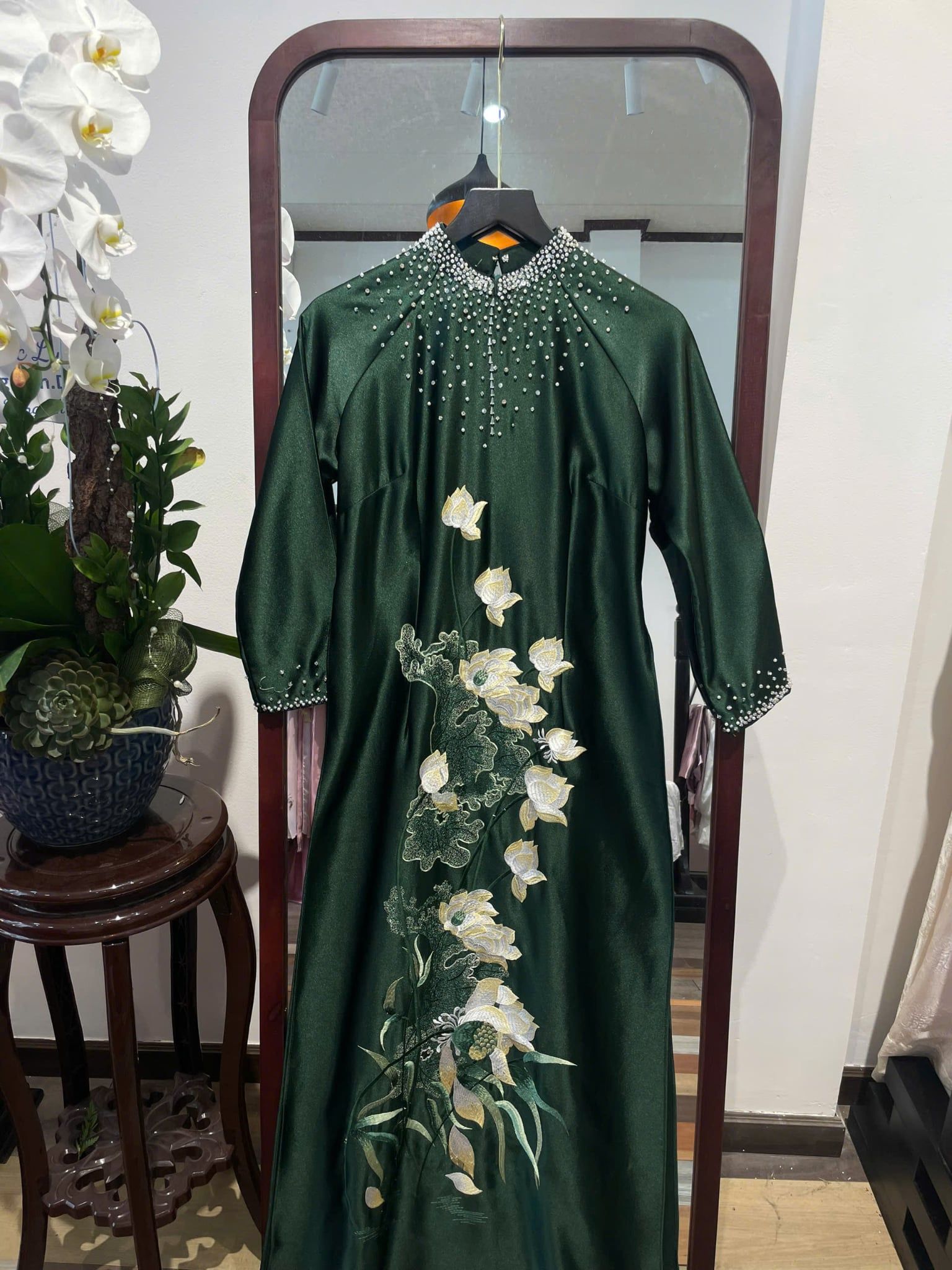 Áo Dài Nữ Cổ Truyền Thống Đính Kết Hoa MADAME ĐÀO THỊ