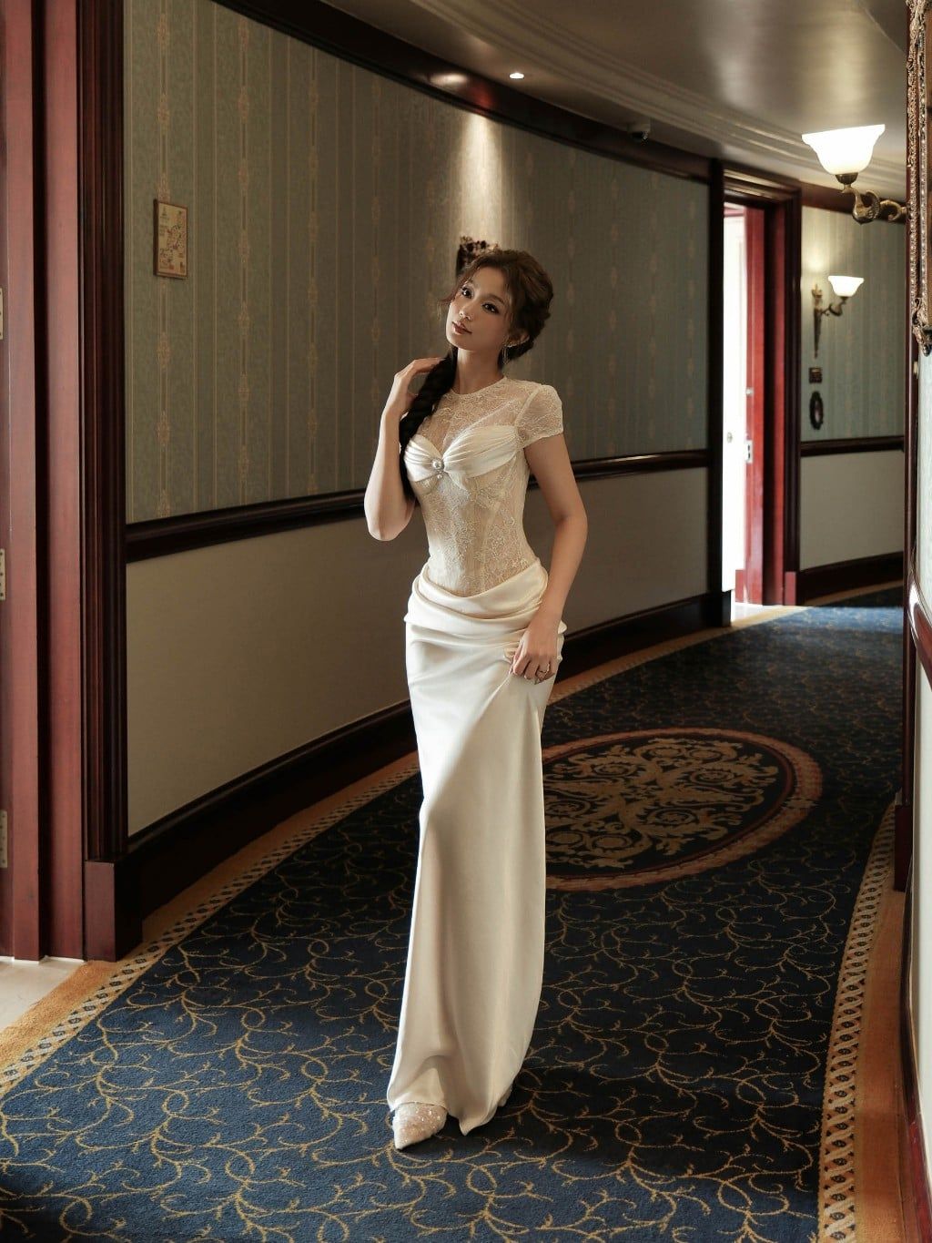 Đầm Midi The Pearl Muse Phối Ren Corset Dáng Dài Sang Trọng LOVELYN