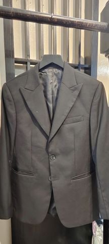 Áo Vest Nam Đen 2 Nút Cổ Ve Áo Nhọn SUIT UP