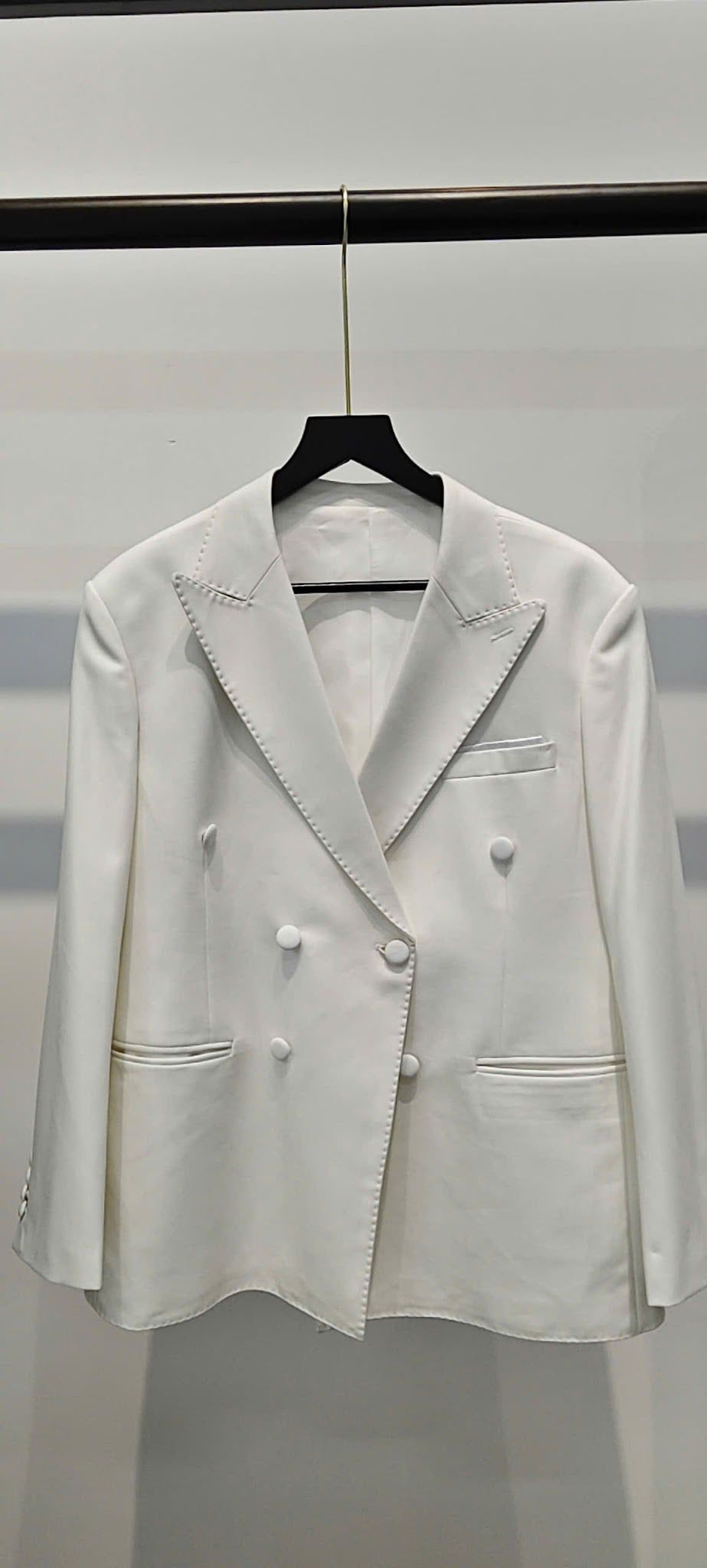 Áo Vest Nam Trắng Ngà Ve Nhọn 6 Khuy SUIT UP